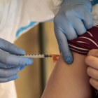 Imagen de la inoculación de la vacuna contra el Covid.- ICAL