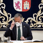 El presidente de las Cortes, Carlos Pollán, tras la reunión de ayer de la Mesa de las Cortes.- ICAL