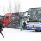 La nieve obliga a embolsar camiones desde Cantabria- EM