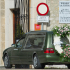 Las funerarias de Burgos ayudan a desbloquear el colapso mortuorio de Madrid.  ISRAEL L. MURILLO