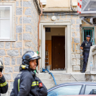 Un hombre de 60 años fue encontrado fallecido por los bomberos de Segovia, al entrar a sofocar un incendio declarado en el dormitorio de una vivienda situada en la tercera planta del número 10 de calle de La Dehesa en Segovia capital. -ICAL