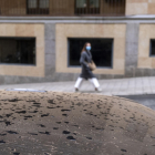 Calima acumulada sobre un coche en Salamanca.- ICAL