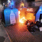 Arden nueve contenedores en Ponferrada en la octava noche de huelga de basura en la ciudad. - ICAL