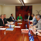 Reunión entre Veganzones y los representantes de UGT, CCOO y CEOE; en una imagen de archivo.- ICAL