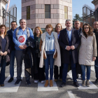 Representantes de CCOO, UGT y Csif ante la sede de la Junta de Castilla y León.- ICAL