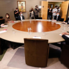 Un momento de la reunión entre PP y PSOE, Alfonso Fernández Mañueco y Luis Tudanca. J. M. LOSTAU