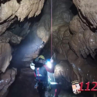 Un vídeo recoge las duras condiciones del rescate del espeleólogo muerto en la cueva de Valporquero. 112 CASTILLA Y LEÓN