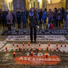 Una imagen de archivo de una concentración en la Plaza Mayor de Salamanca ante el aumento de asesinatos por violencia de género. ICAL