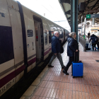 Llegada tren AVE de Madrid a la estación Campo Grande de Valladolid. | J. M. LOSTAU.