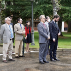 Juan García-Gallardo y los consejeros de Vox, en el minuto de silencio en la Junta. ICAL