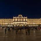 La plaza Mayor de Salamanca iluminada en una imagen de archivo.- ICAL
