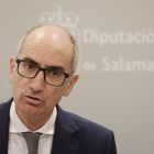 El presidente de la Diputación de Salamanca, Javier Iglesias, comparece ante los medios de comunicación por la denuncia motivada por la contratación de bomberos voluntarios. ICAL