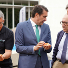 El consejero de Medio Ambiente, Vivienda y Ordenación del Territorio, Juan Carlos Suárez-Quiñones, y el alcalde de Valladolid, Óscar Puente, participan en el acto de inauguración oficial de la Feria Expobiomasa 2023. ICAL