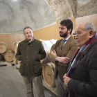 El vicepresidente de la Junta de Castilla y León, Juan García-Gallardo, visita las instalaciones de Bodegas Protos en Peñafiel (Valladolid)