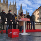 El candidato socialista a la Presidencia de la Junta de Castilla y León, Luis Tudanca, y a su derecha la secretaria provincial del PSOE de Burgos, Esther Peña. - E. PRESS