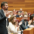 El secretario general del PSOE de Castilla y León, Luis Tudanca, durante el pleno de presupuestos.- ICAL