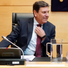 El consejero de Economía y Hacienda, Carlos Fernández Carriedo, durante su comparecencia en las Cortes.- ICAL