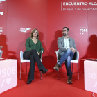 La ministra de Educación, Pilar Alegría, y el secretario general del PSOE de Castilla y León, Luis Tudanca, participan en un encuentro con alcaldes de la provincia de Burgos en Villagonzalo Pedernales.- ICAL