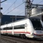Tren parado en Palencia, en una imagen de archivo. ICAL