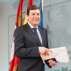 El portavoz de la Junta, Carlos Fernández Carriedo, comparece en rueda de prensa posterior al Consejo de Gobierno.- ICAL