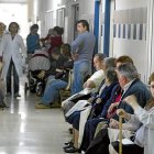 Pacientes en una sala de espera.
