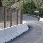 Carril abierto en la carretera CL-631 en la localidad de Páramo del Sil (León), después del derrumbe de una ladera.