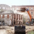 Derribo del inmueble en estado de ruina ubicado en la calle Los Osorios de León