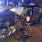 Accidente de tráfico en el cruce de la Avenida del Canal con la calle 2, en el barrio de Compostilla, en Ponferrada, en el que resultaron heridas cinco personas