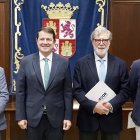 El presidente de la Junta de Castilla y León, Alfonso Fernández Mañueco, mantiene un encuentro con los agentes sociales y económicos del Diálogo Social de Castilla y León