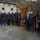 Foto de familia de las autoridades asistentes al Festival Municipal del Botillo Las Candelas de Torre del Bierzo (León), con la asistencia del delegado del Gobierno, Nicanor Sen (6D).