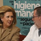 La gerente regional de Salud, Violeta Martínez, preside la primera reunión de la Comisión de seguimiento del Plan de Garantía Asistencial para El Bierzo junto al gerente de Asistencia Sanitaria del Bierzo, Juan Ortiz de Saracho