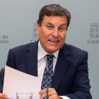 El consejero de Economía y Hacienda y portavoz, Carlos Fernández Carriedo, comparece en rueda de prensa posterior al Consejo de Gobierno