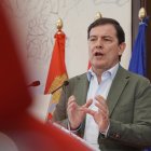 El presidente de la Junta de Castilla y León, Alfonso Fernández Mañueco, informa sobre las medidas de recuperación para las zonas afectadas por los incendios forestales aprobadas en Consejo de Gobierno extraordinario.
