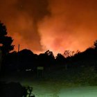 Las llamas del incendio de Porto vistas desde San Ciprián