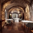 Comedor que ocupa una de las salas de la galería subterránea ubicada a 20 metros de profundidad