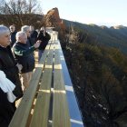 El consejero de Cultura, Turismo y Deporte, Gonzalo Santonja, durante su visita al Mirador de Orellán (León)