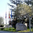 Banderas a media asta en la sede de la Junta de Castilla y León