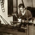 José Antolín, en el taller familiar de Burgos en sus orígenes