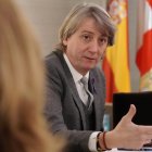 Carlos Martínez, en un momento de su reunión en las Cortes con mujeres de diferentes colectivos profesionales.