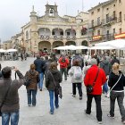 Turistas en Plaza Mayor de Ciudad Rodrigo en una foto de archivo.