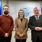 El presidente del Consejo Económico y Social de Castilla y León, Enrique Cabero, el secretario y responsable del área Socioeconómica y Derechos Humanos del Consejo de la Juventud de España, Francisco Javier Muñoz Rodríguez, y la presidenta del Consejo de la Juventud de Castilla y León, Sandra Ámez