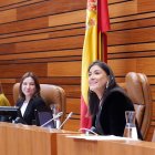 La vicepresidenta segunda socialista Ana Sánchez se despide del hemiciclo en la última sesión plenaria de la legislatura.