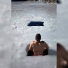 Un influencer se baña en las lagunas glaciares de la Sierra de Gredos