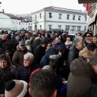 Reunión entre la Comisión de Fiestas de Villamanín y los vecinos premiados con el gordo de la Lotería de Navidad