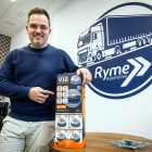 El responsable de la baliza de diseño burgalés Hero Driver.