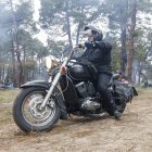 Entrada, carpa, hogueras y motos en la Concentración Motorista Invernal Internacional 'La Leyenda' en Cantalejo.