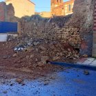 Derrumbe de un muro en la calle Zorita