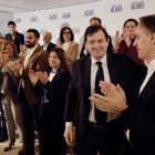 Mañueco junto al alcalde de Salamanca, Carlos García Carbayo, y los miembros de la lista por Salamanca al 15-M.