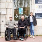 Décimo aniversario de Impulsa Igualdad. De izquierda a derecha, el usuario Nacho Fadrique, el presidente de Impulsa Igualdad, Fran Sardón, y la asistenta Henar Gómez