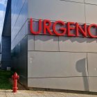 Archivo - Entrada a urgencias del Complejo Asistencial Universitario de León.
